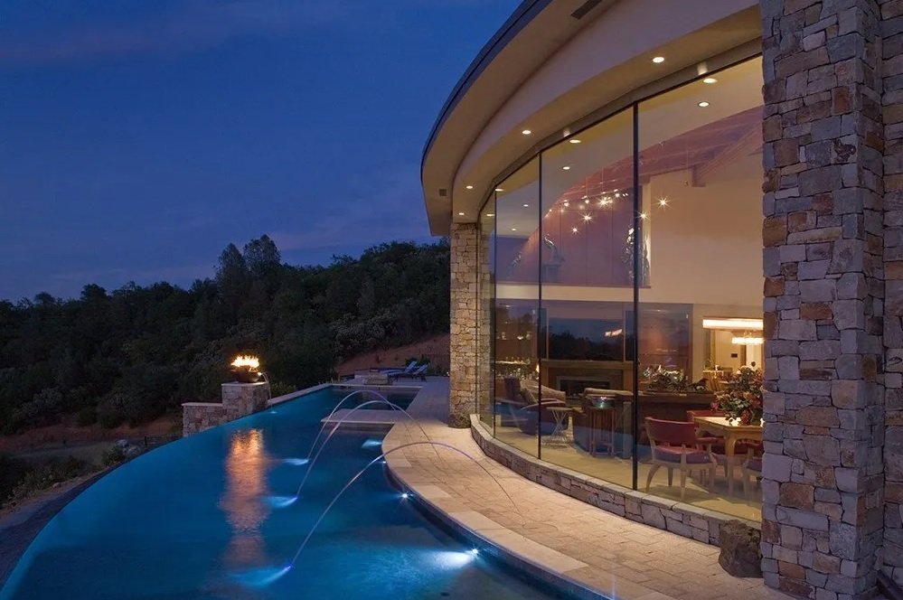 Pool contractor Guiton's Pool Center, Inc. own designed pool.